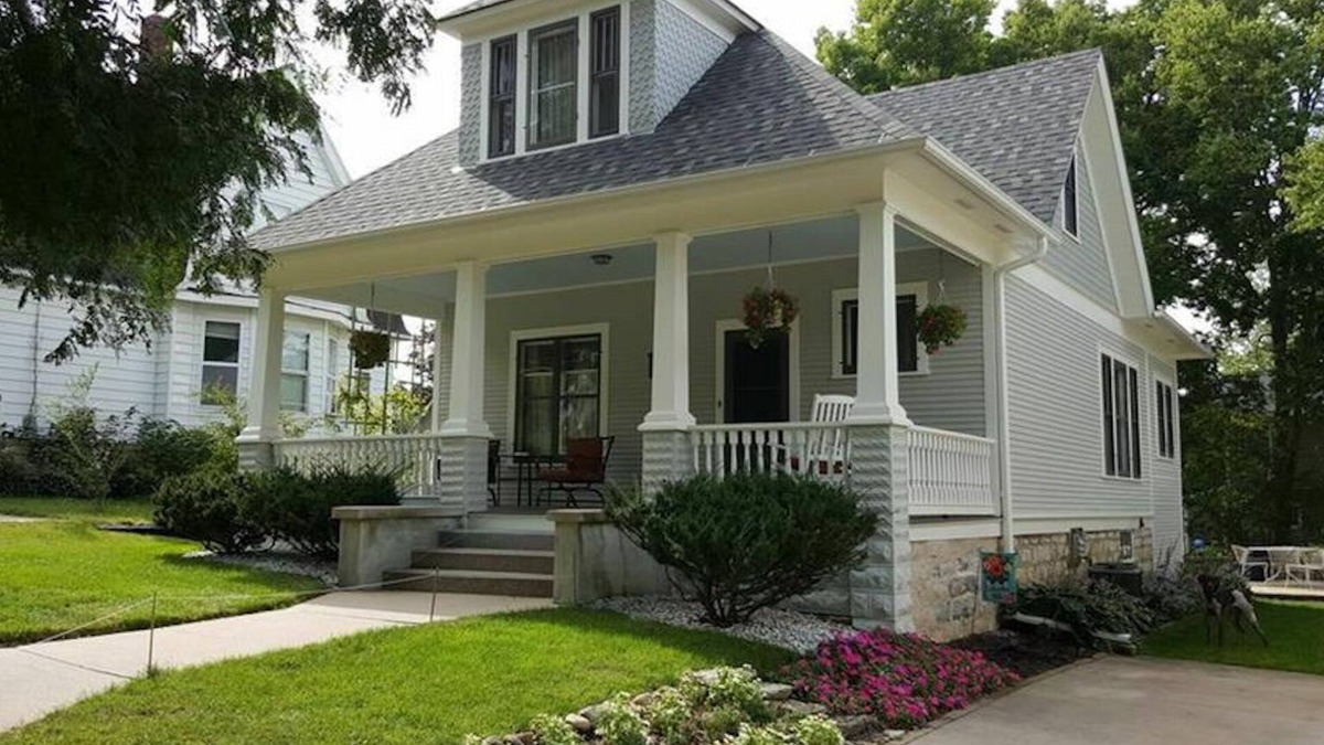 Decorah House | Exceptional new listing Decorah Craftsman Bungalow