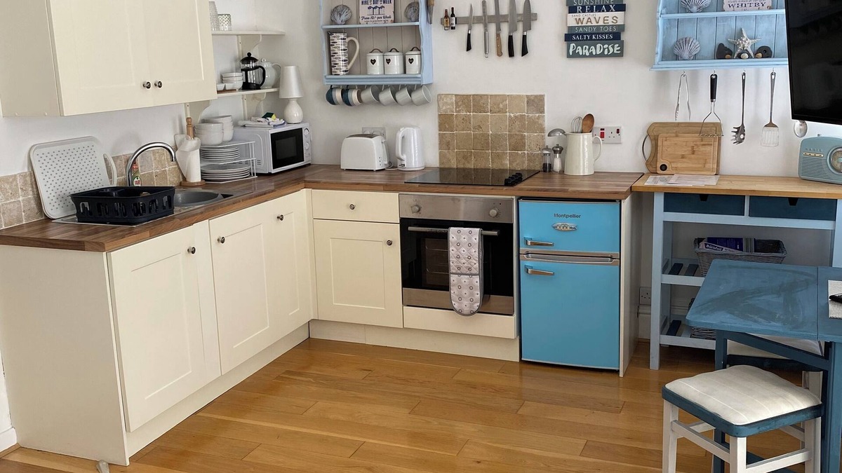 West Cliff Apartment | ⭐️EXCEPTIONAL ONE BEDROOM APARTMENT WHITBY -ABBEY VIEWS & 3PM CHECK IN SLEEPS 4