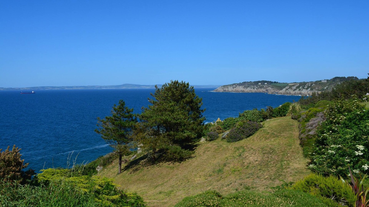 Poullan-sur-Mer Villa | EXCEPTIONAL SEA VIEW