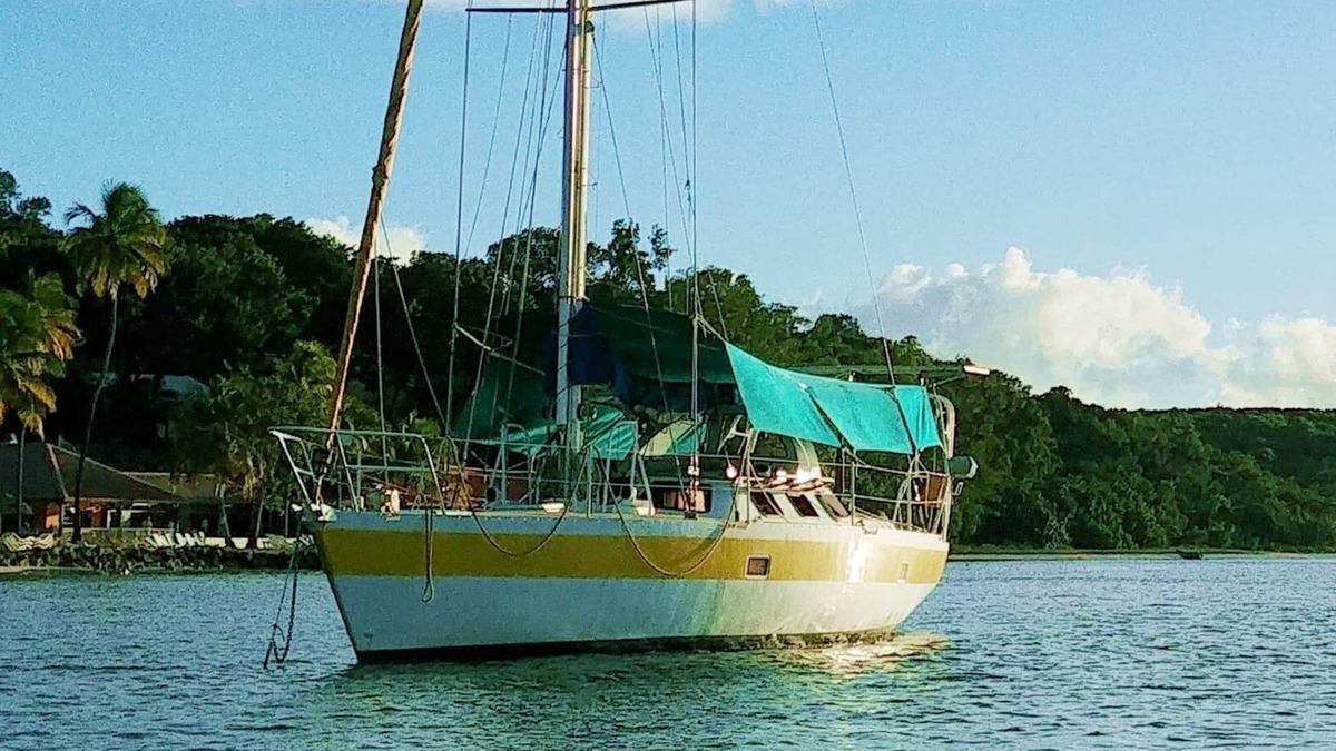 Tartane Boat Rental | Exceptional stay on a boat in Sainte-Anne