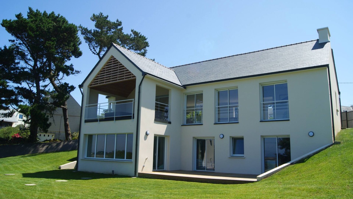 Landeda House | Exceptional view of the sea swimming pool, spa, bikes 5-star classification