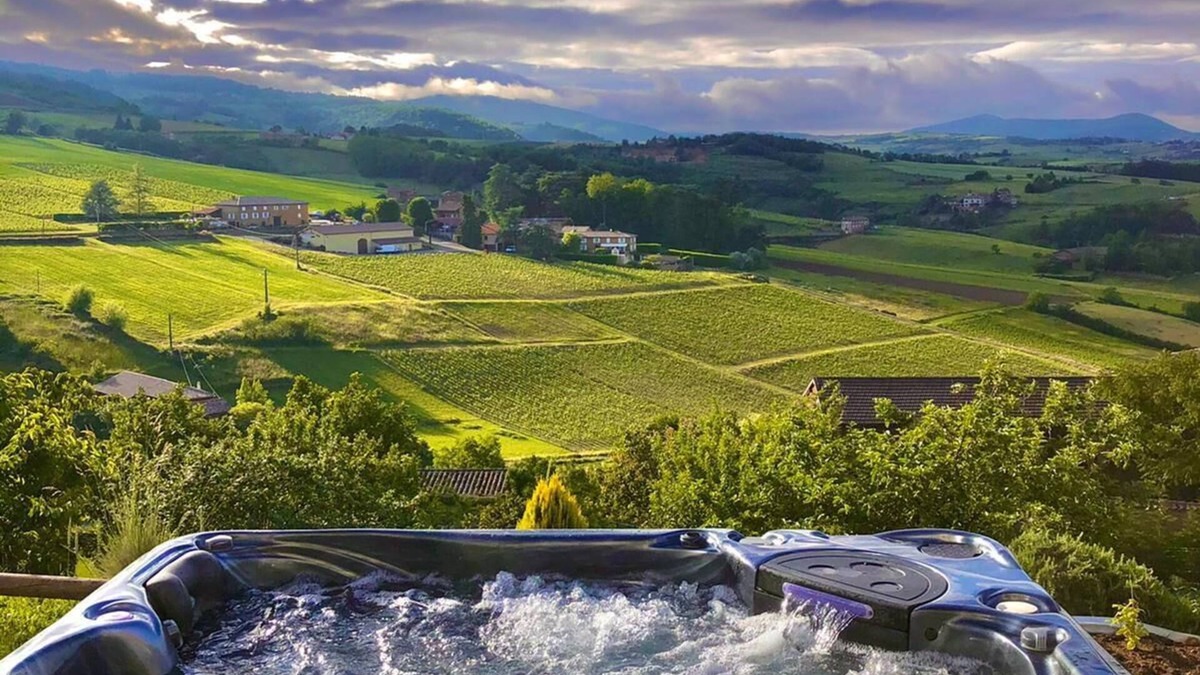 Theize Villa | Exceptional villa with swimming pool, spa, view in the middle of the vineyards