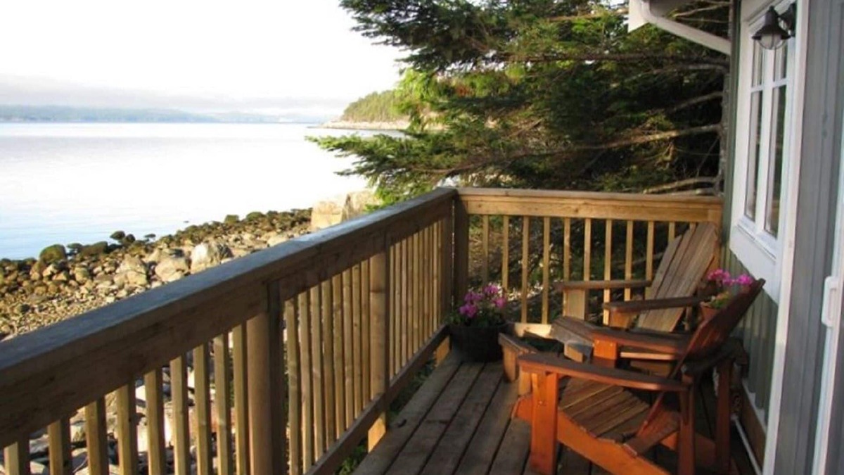 Stillwater Cottage | Exceptional waterfront cottage on Frolander Bay!