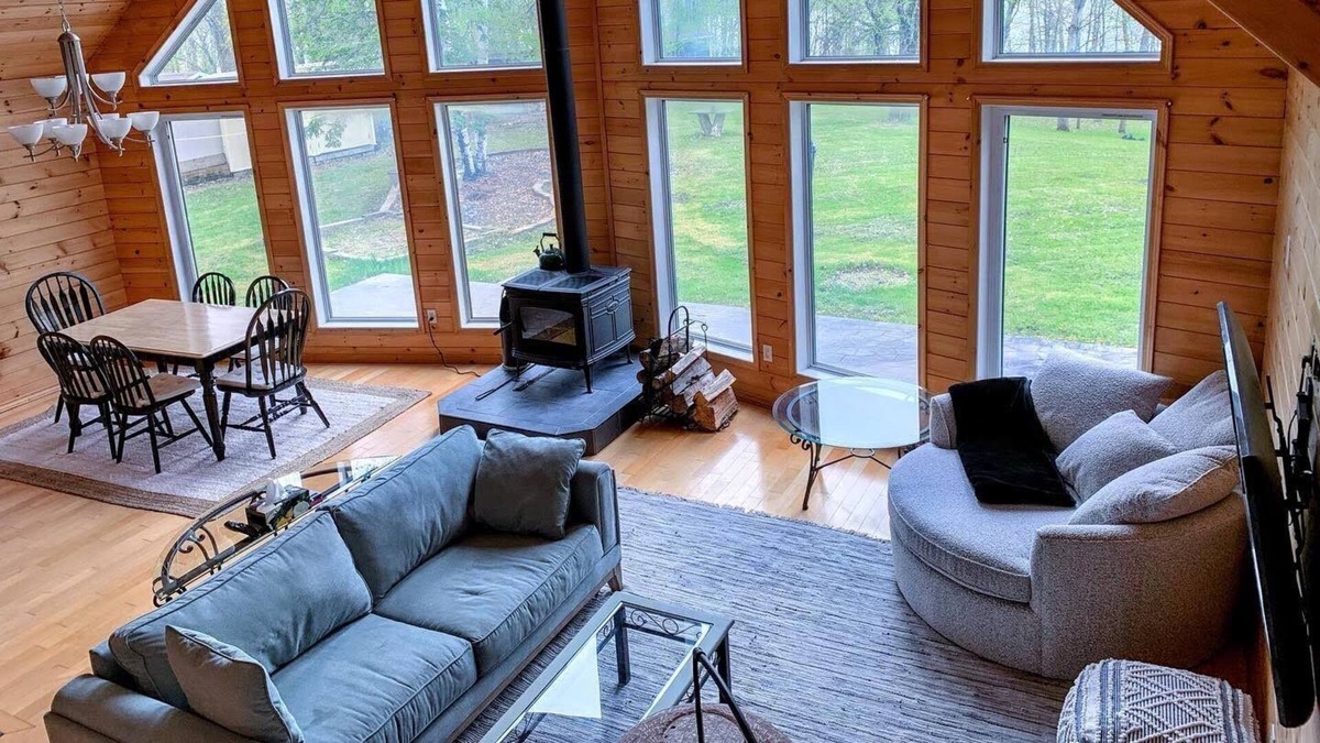 Lac du Bonnet House | Exceptional Year Round Cabin Retreat on the Winnipeg River
