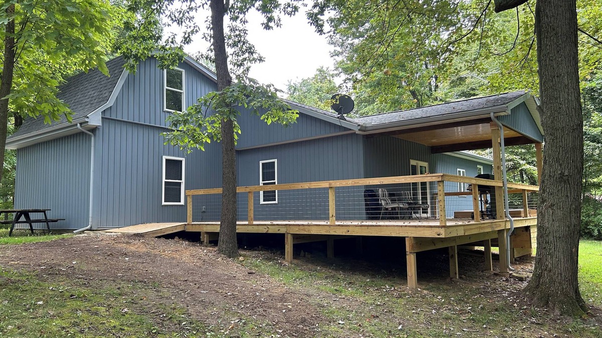 Lancaster House | Exceptionally clean, woodsy surroundings, hot tub, close to Hocking Hills!