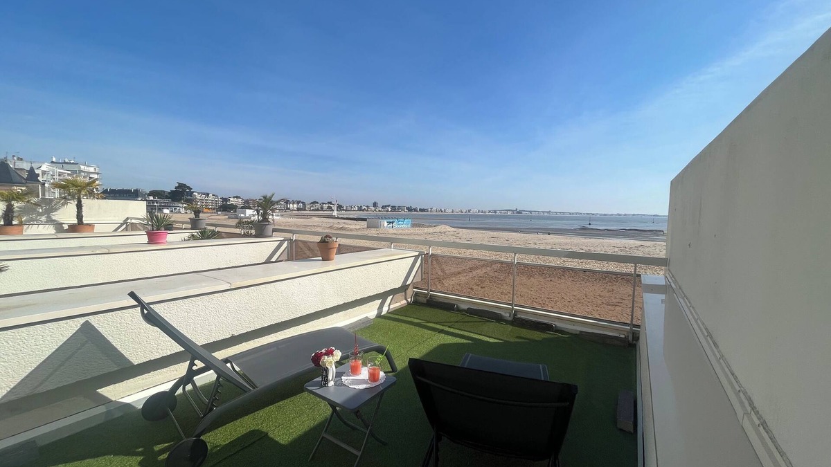 Le Pouliguen Apartment | Exceptionnel les Pieds Dans L'eau! Face à la Baie de la Baule