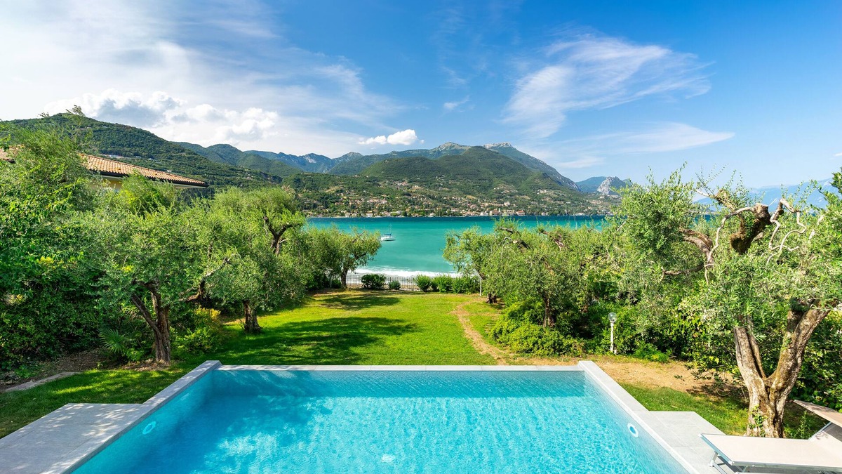 Portese Villa | Exclusive lakefront villa with pool
