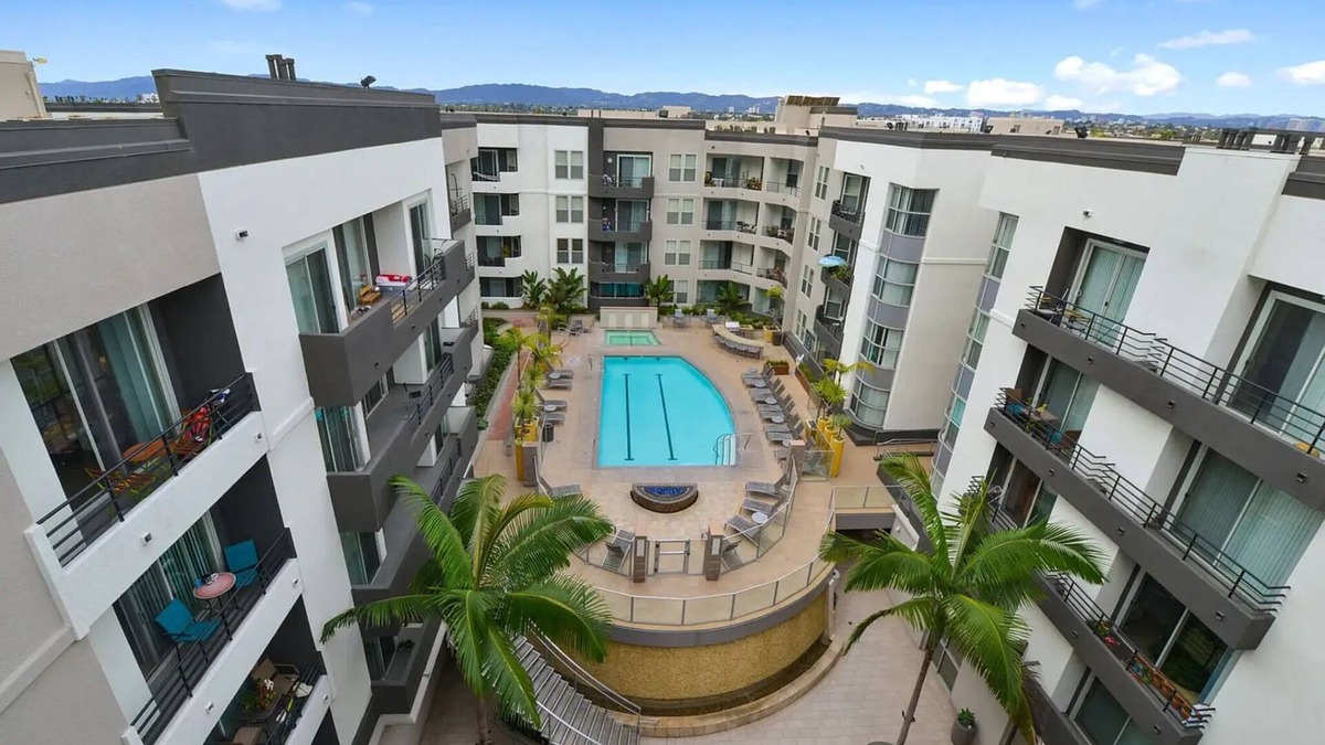 Del Rey Apartment | Exclusive 1-Bedroom Oasis by the Ocean in Marina del Rey Pool Gym Hot Tub