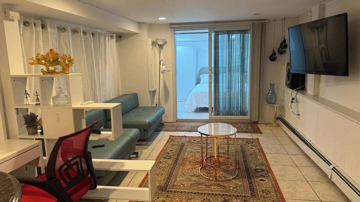 Roslyn Apartment | Exclusive 1-bedroom furnished apartment w/Garden in Historic Roslyn, sleeps 4.