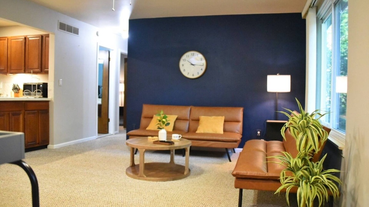 Bloomfield Hills House | Exclusive 2B1B Prime Location Quiet Neighborhood