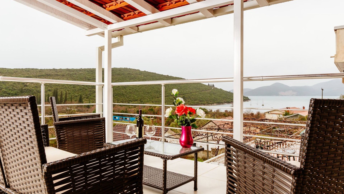 Glavaticici Apartment | Exclusive 3 bedrooms split level sea-views apartment overlooking Bigova Bay