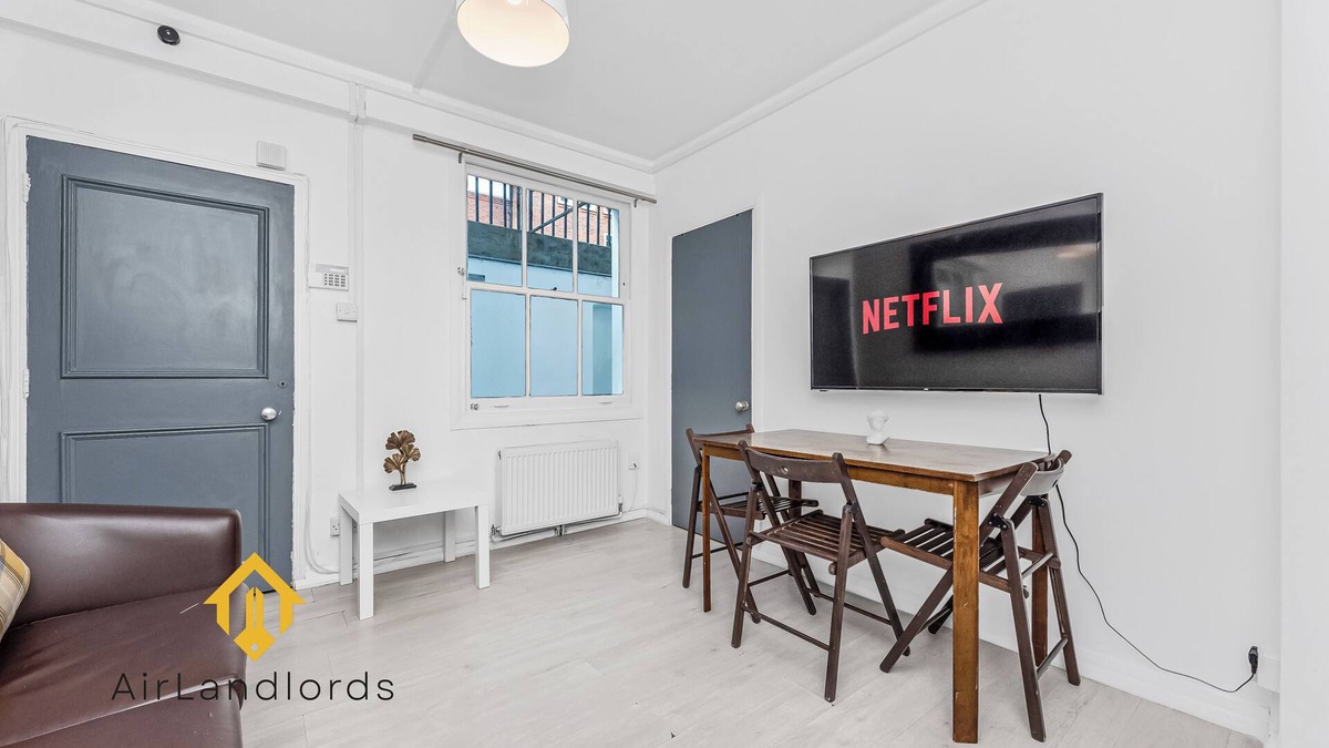 St. Pancras Apartment | Exclusive 4 bedroom apartment in Russell Square