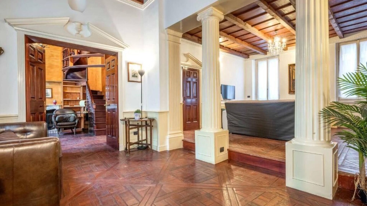 San Babila Apartment | Exclusive 4-Bedroom Apartment near Duomo, Milannnnnnnnn
