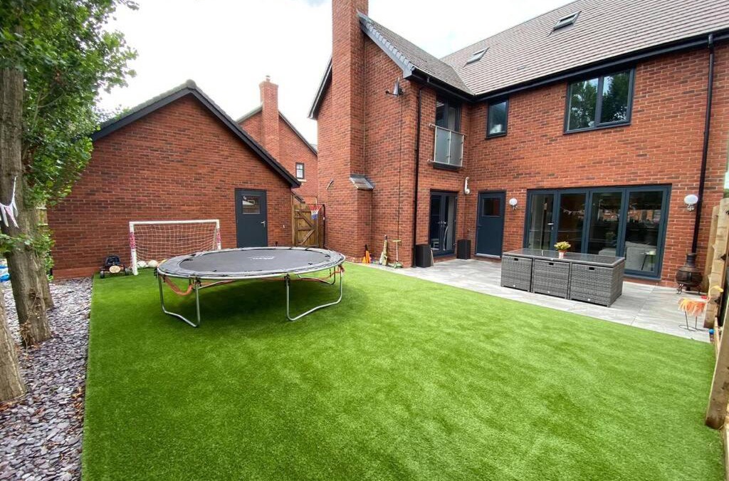 Atherstone House | Exclusive 5 Bed Family House in Village Location