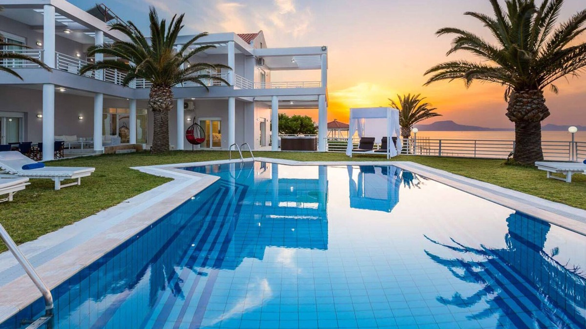 Gerani Villa | Exclusive Accommodation Over the Cretan sea Offering all Kind of Facilities!