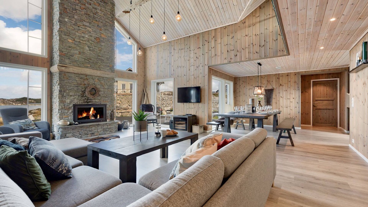 Steinsland Cottage | Exclusive and spacious fishing cabin by the sea with panoramic views to the west