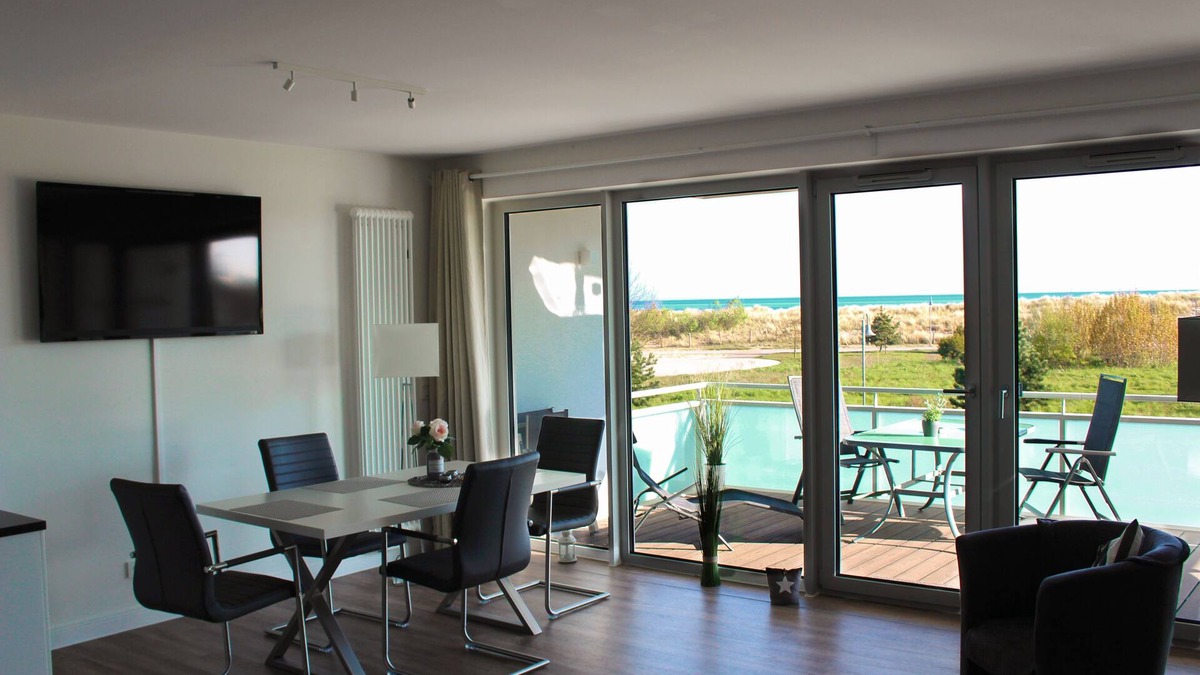 Heiligenhafen Apartment | Exclusive apartment "Meerdüne" in direct beach location with balcony and sea view