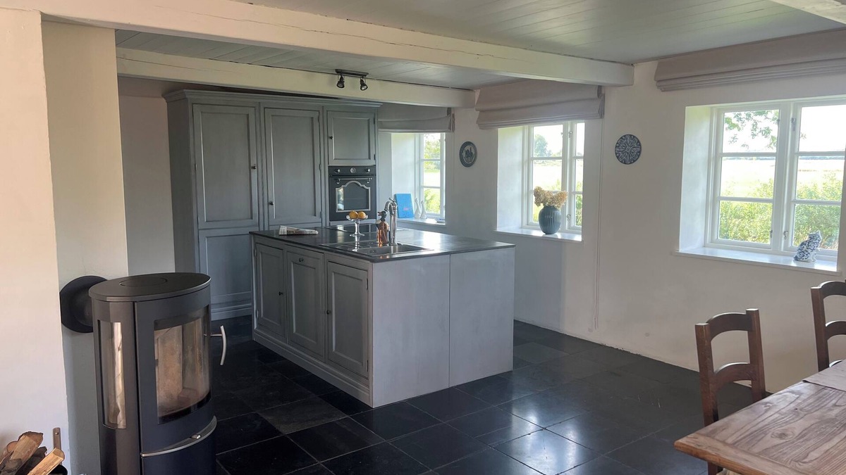 Neukirchen/Erzgeb Apartment | Exclusive apartment in a beautiful thatched house off Sylt. Pet friendly