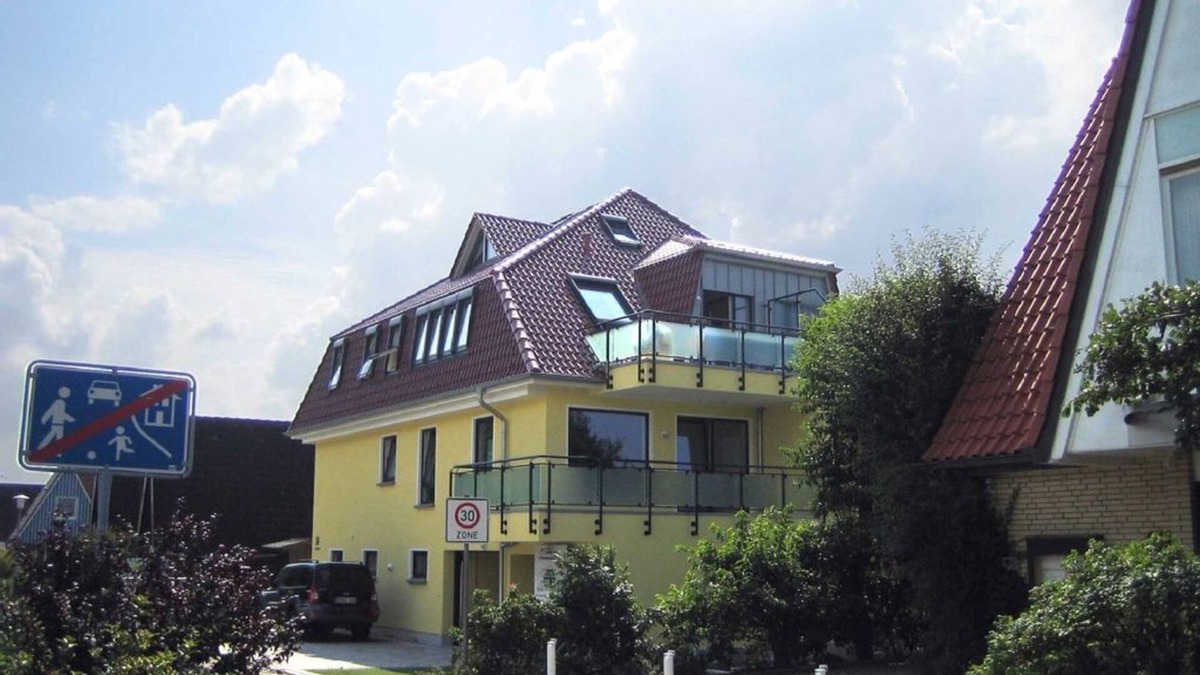 Duhnen Apartment | Exclusive beachfront apartment - 4 people - balcony overlooking the lake - parking