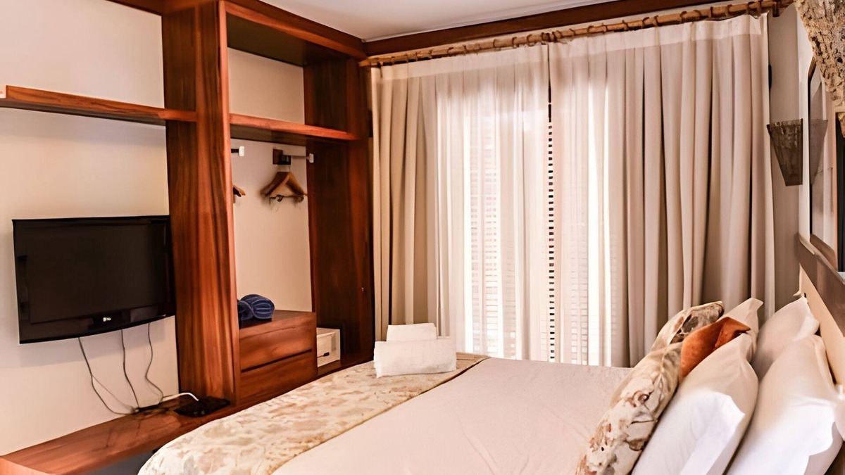 Veloso Condo | Exclusive Bungalow with Hot Tub and Sea View