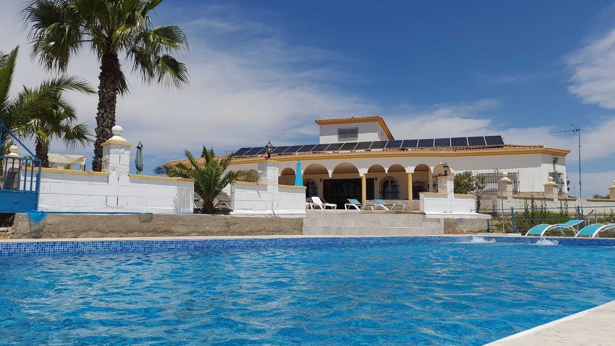 Lora Del Rio Ski Chalet | Exclusive CHALET near SEVILLA Andalusia with pool for 14 people