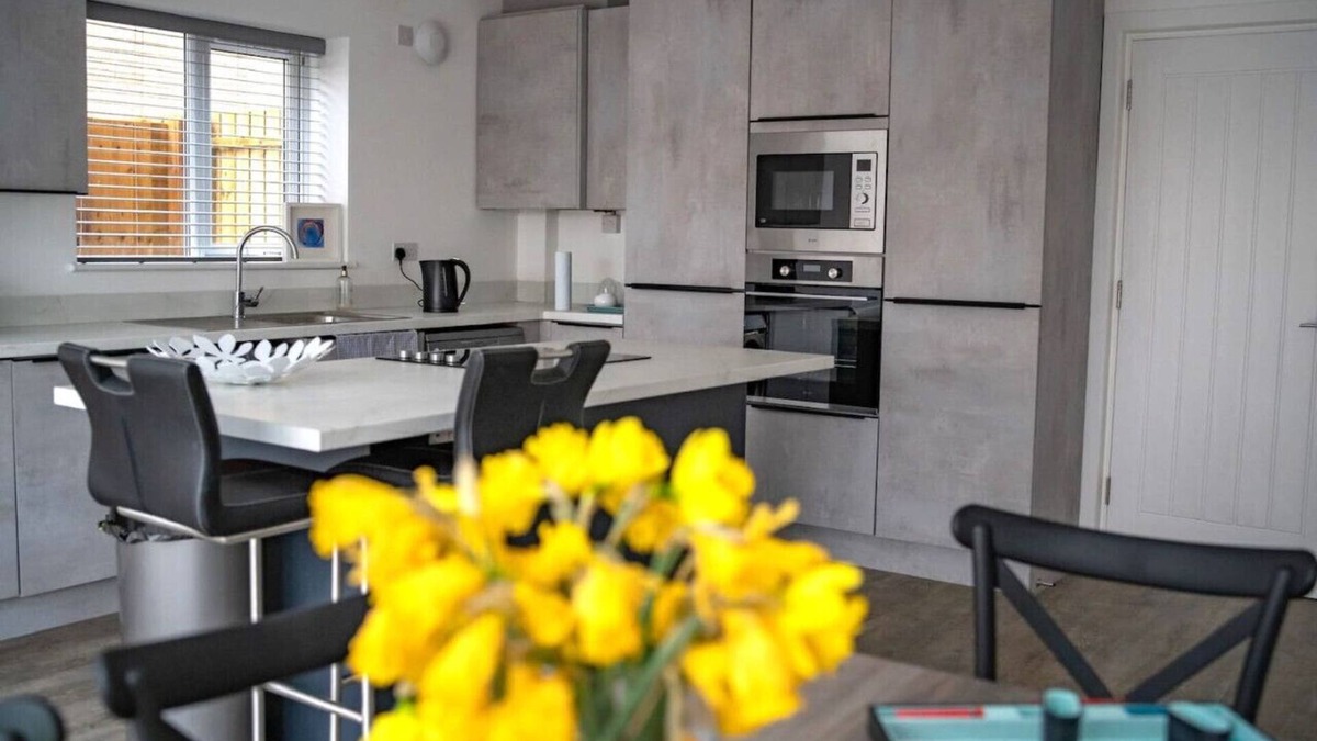 Atlantic Wharf House | Exclusive | City Centre | Free Parking