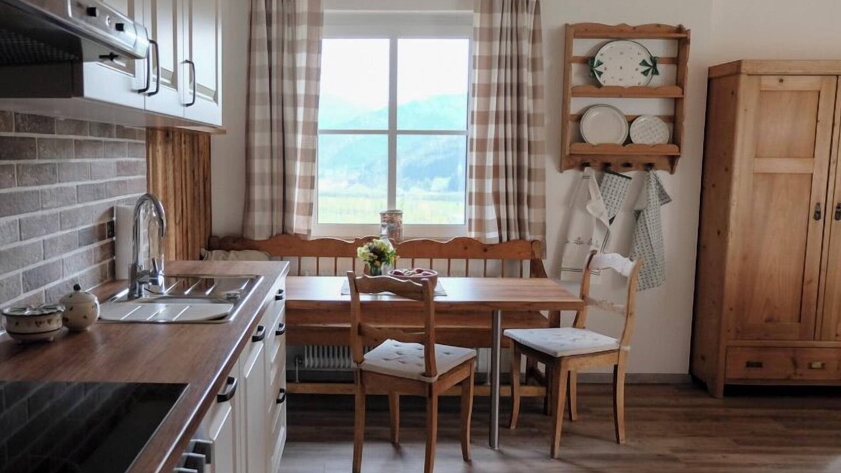 Lunz am See Apartment | Exclusive country house-style apartment with a free-standing bathtub and a view of the mountains