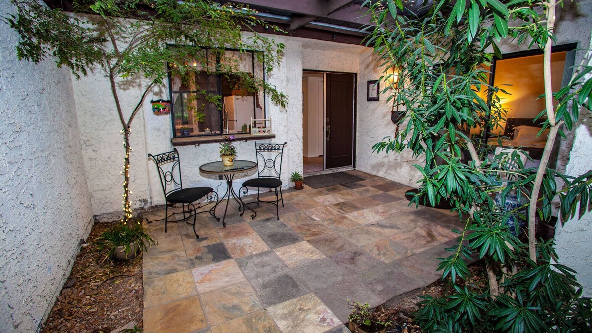 Paradise House | Exclusive Designer Home, ULTRA SECURE and QUIET near VEGAS STRIP!