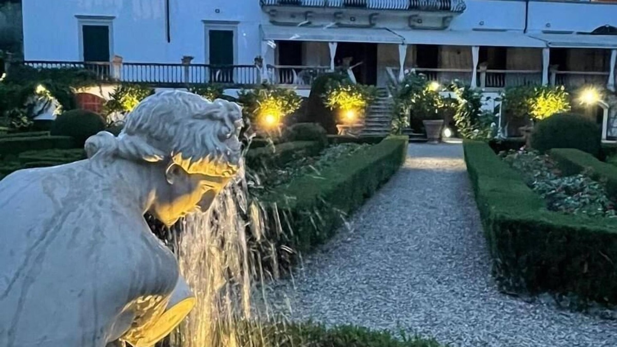 Oltrarno Villa | Exclusive Estate in Florence, Private Pool, 13 bedrooms
