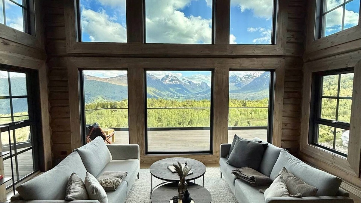Møre og Romsdal Ski Chalet | Exclusive Fjord Lodge with Jacuzzi & Epic Views