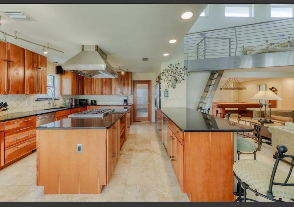 Gulf Breeze Villa | Exclusive Getaway Grand Canal home near Pensacola Beach