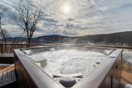 New Fairfield House | Exclusive High End Candlewood Lake retreat