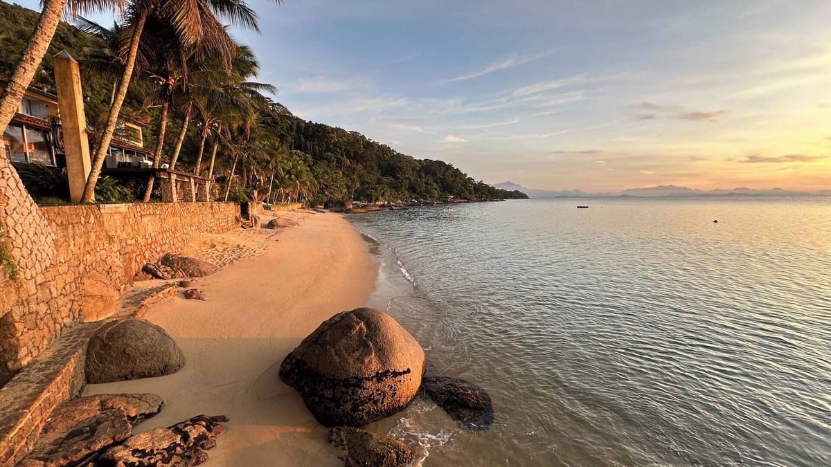 Paraty House | Exclusive house in Ilha with beach and sea view.