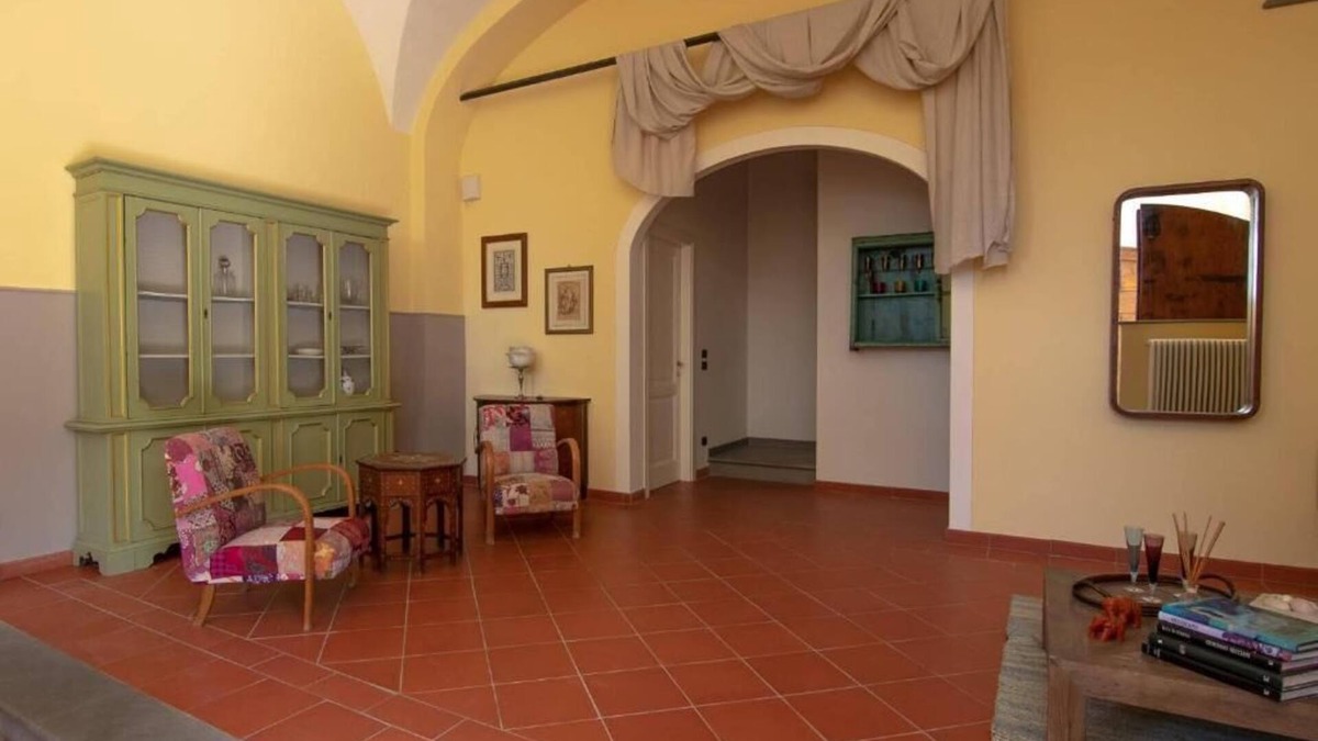Saturnana House | Exclusive house nestled in the Tuscan countryside, between Florence and Pisa, with swimming pool.
