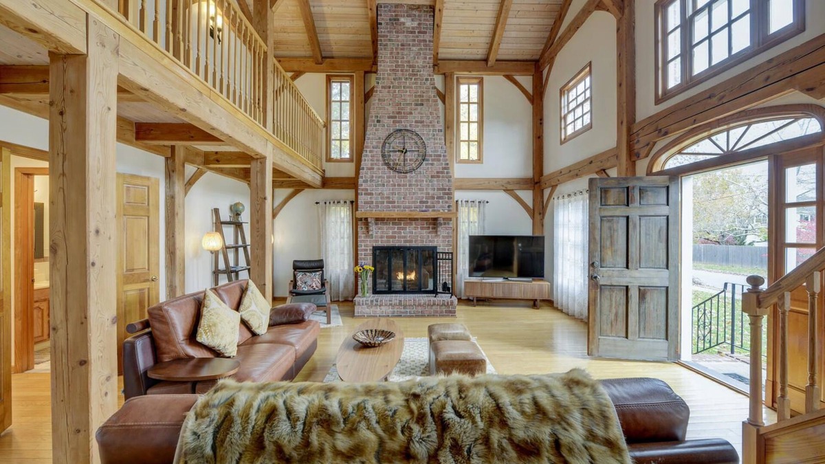 Princeton House | Exclusive in-Town Red House w Terrace and Backyard