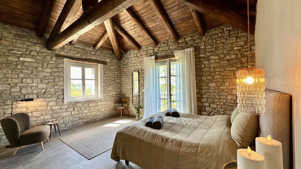 Santo Stefano Belbo Villa | Exclusive villa with Nordic interiors, cosy courtyard, gym and saltwater pool