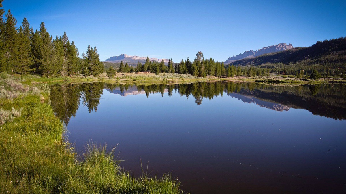 Dubois Cabin | Exclusive Lake-front Cabin at Lava Creek Ranch.