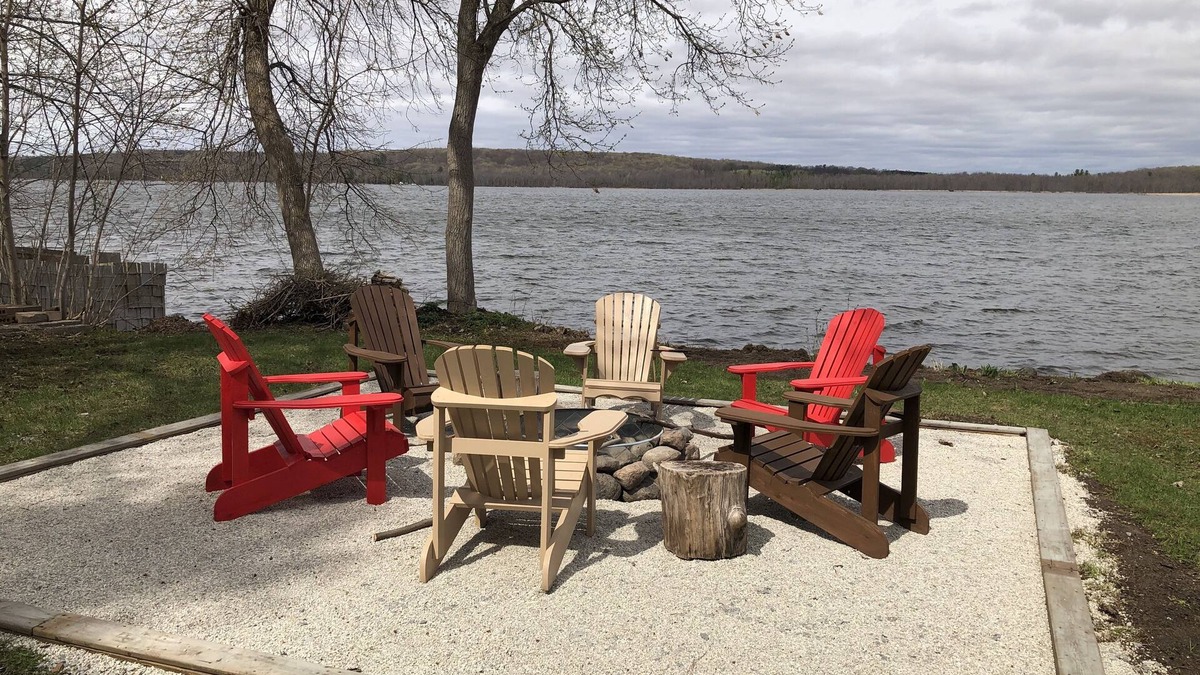 Barrie Cottage | Exclusive Lakefront House on Private Lake