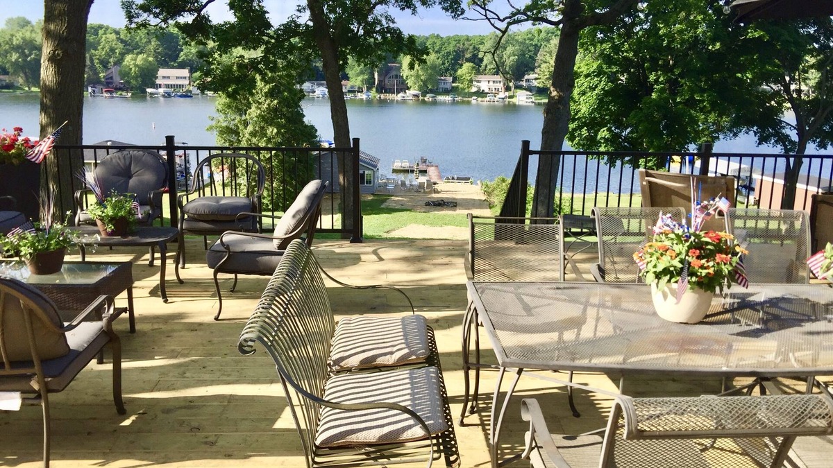 Powers Lake Villa | EXCLUSIVE LAKEFRONT with beach, beach house, piers, trampoline + sister villa