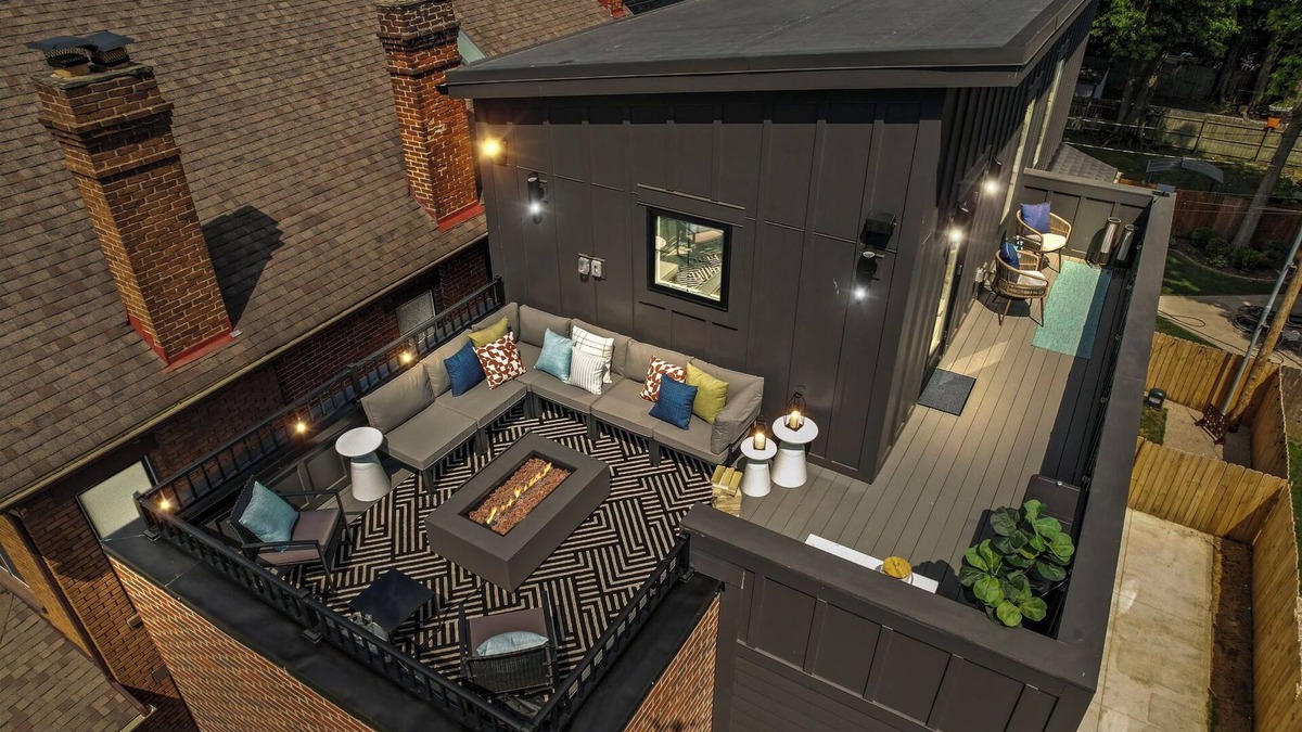 Franklin Park House | Exclusive, Luxury Retreat in Columbus, Hot Tub, Rooftop Deck, Sleeps 12