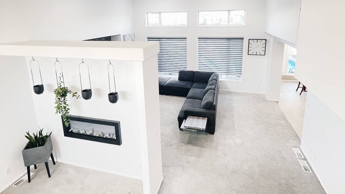 Winnipeg Villa | Exclusive Luxury Villa with Swimming Pool & Table tennis - Free Parking