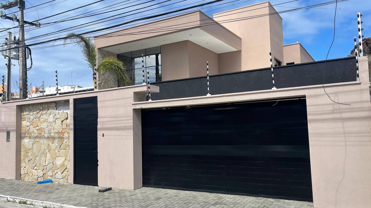 Jaragua House | Exclusive Mansion in Pajuçara, 150m from the Most Beautiful Beach in Brazil.
