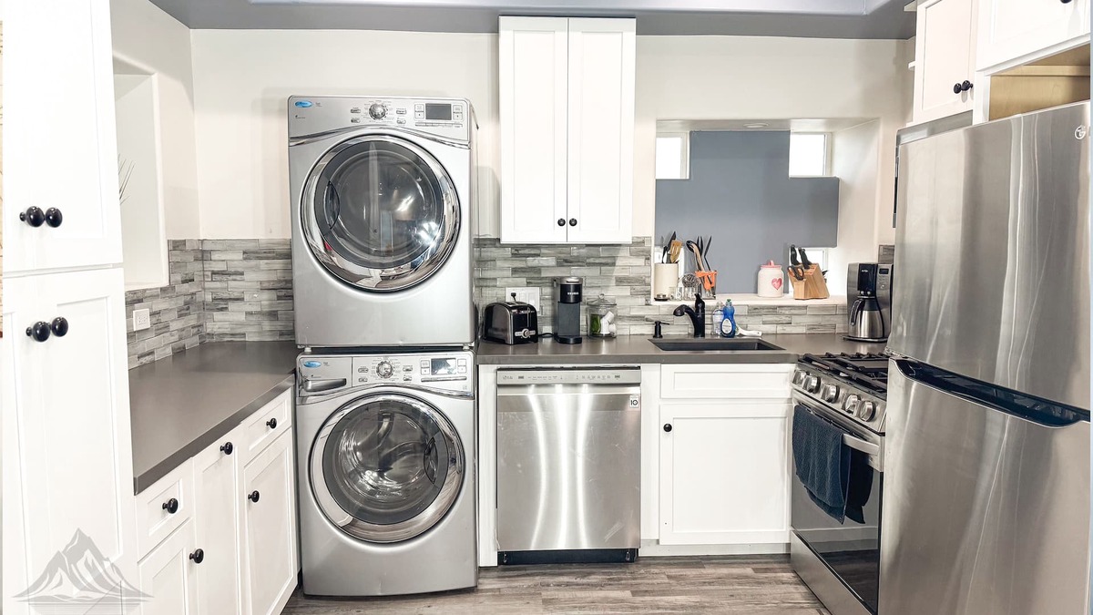 Thousand Oaks House | Exclusive Retreat Just 5 Minutes from All Your Essentials