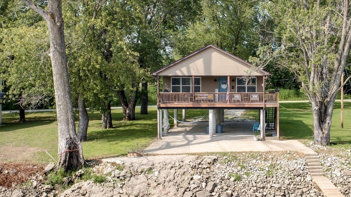 Michael Cabin | "Exclusive" River Cabin on Stilts