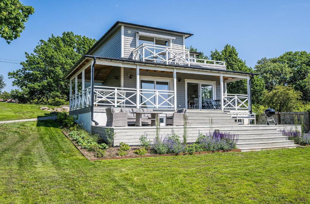 Drottningskar Villa | Exclusive tranquil villa by the sea, boat available