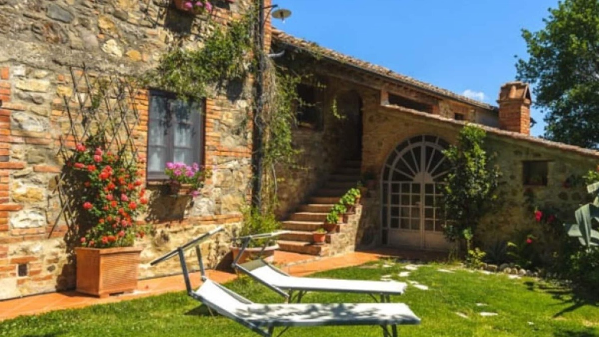 Contignano Villa | Exclusive use farmhouse with private pool.