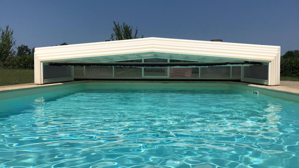 Cendrieux House | Exclusive use of Pool - 2 Bedrooms - en suite - sleeps up to 5