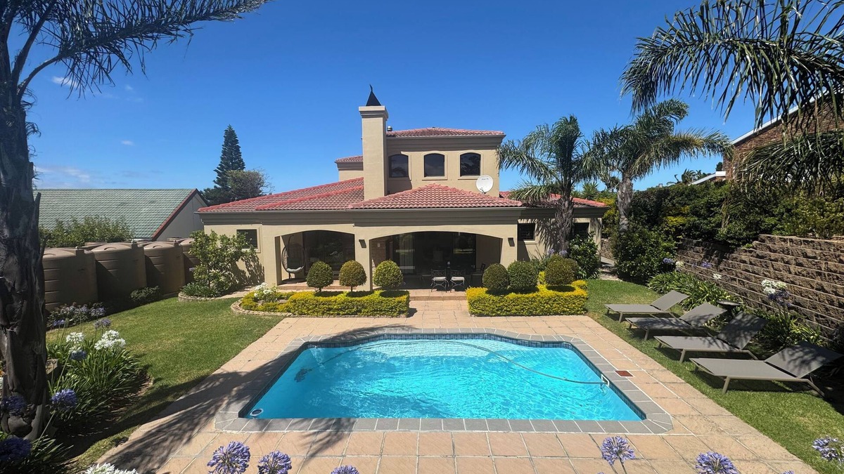 Heldervue House | Exclusive vacation home with sea views in Somerset West
