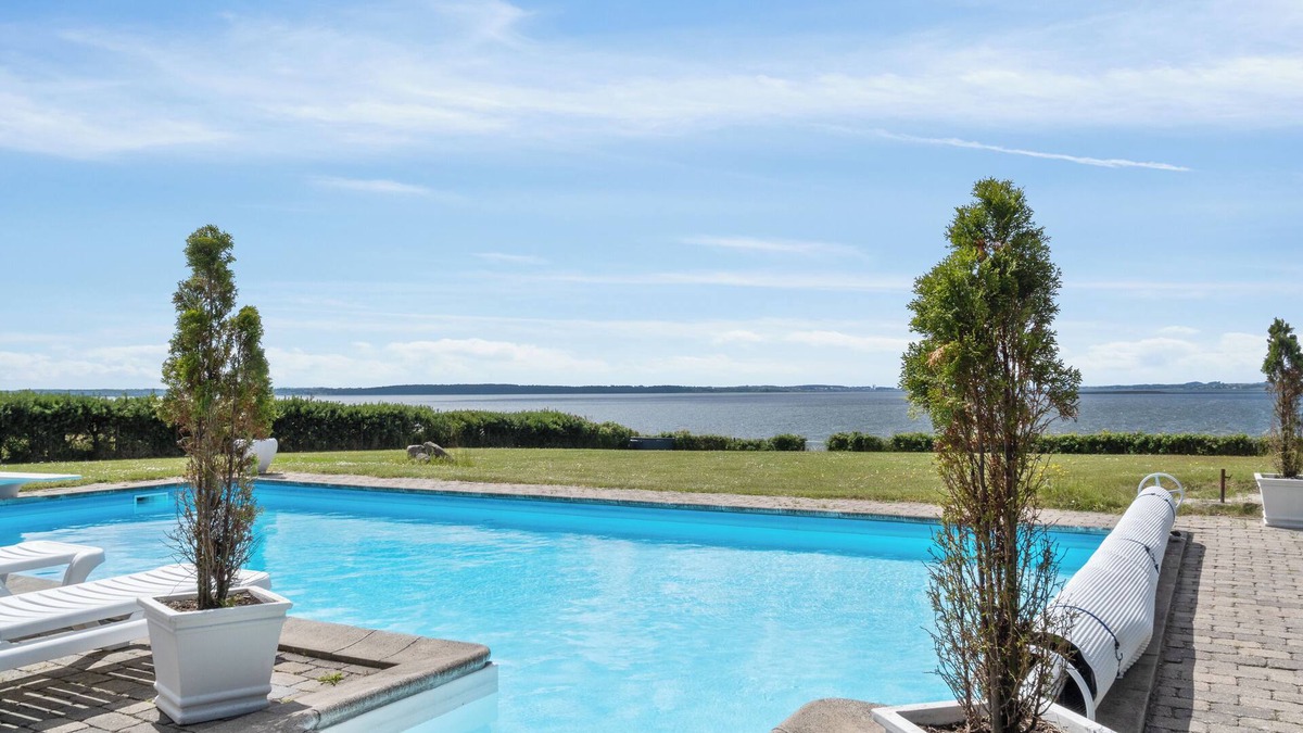 Skibby Apartment | Exclusive vacation home with panoramic sea views, heated pool & sauna in privacy