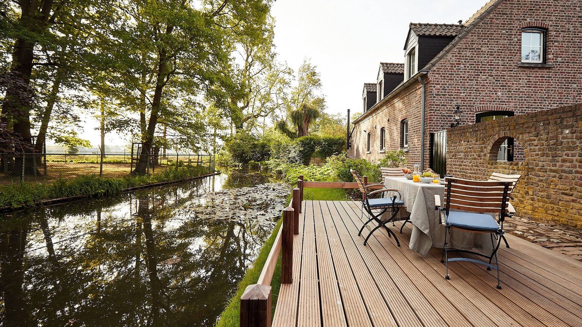 Baarlo Villa | Exclusive vacation villa next to castle d'Erp with spacious private garden and barrel sauna